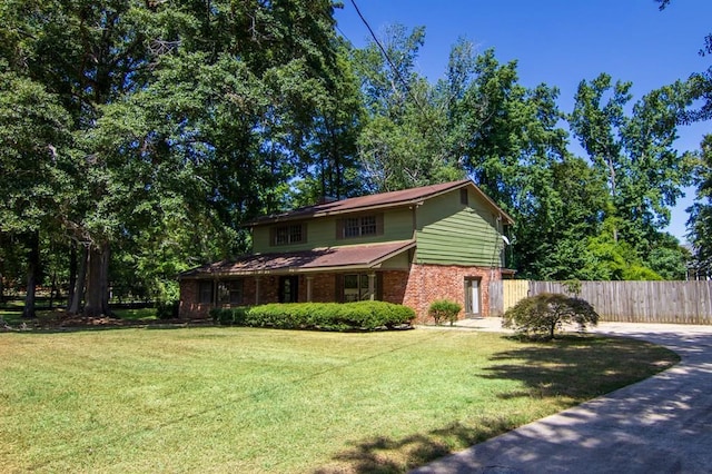 view of front property featuring a front yard