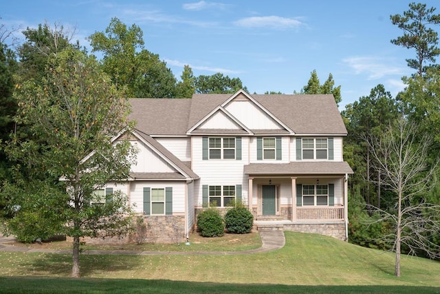 view of front of property featuring covered porch and a front lawn