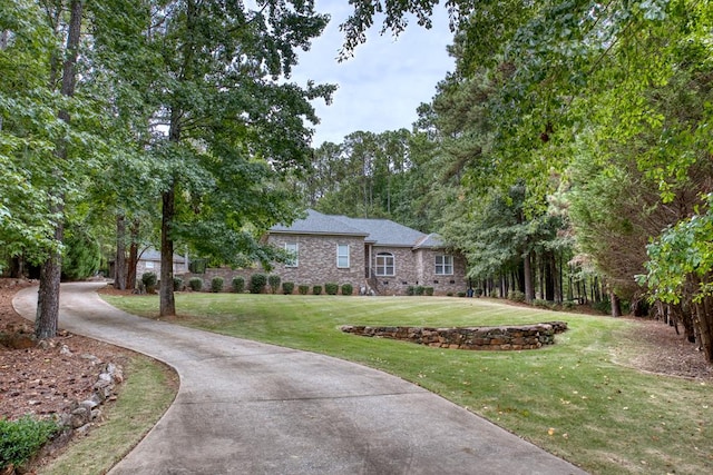 view of front of property with a front yard