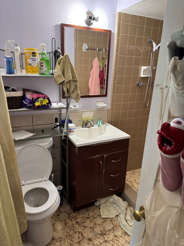 406 Henson Ave, Columbus, GA 31907 - bathroom featuring a tile shower, vanity, and tile patterned floors