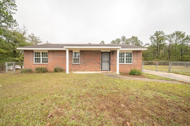 single story home featuring a front yard