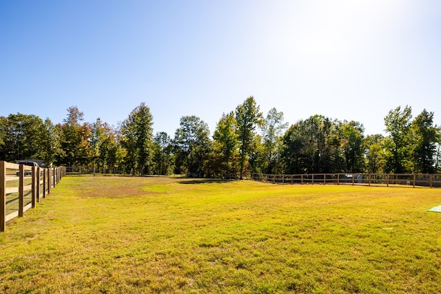 view of yard featuring a rural view