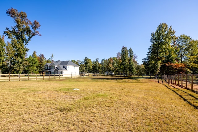 view of yard featuring a rural view