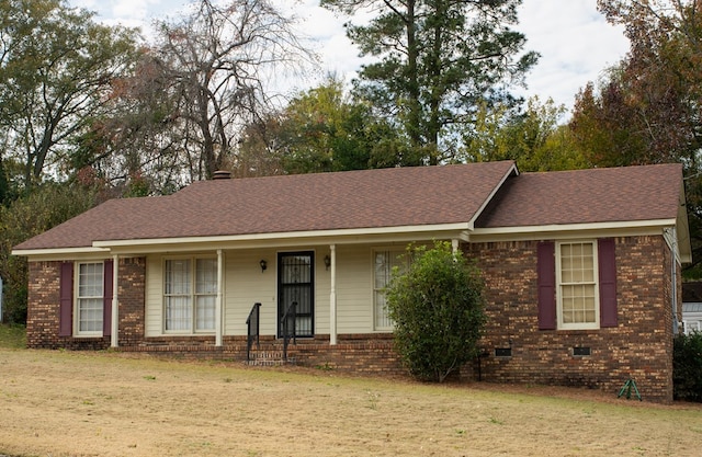 ranch-style house featuring a front yard