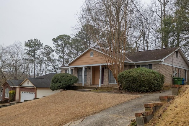 view of front facade featuring a garage