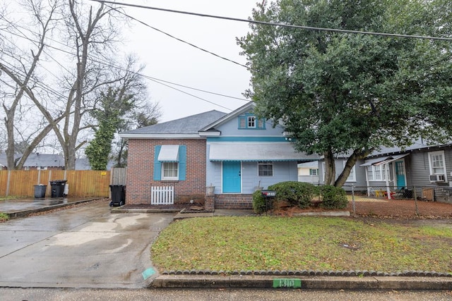 view of front of home with a front lawn