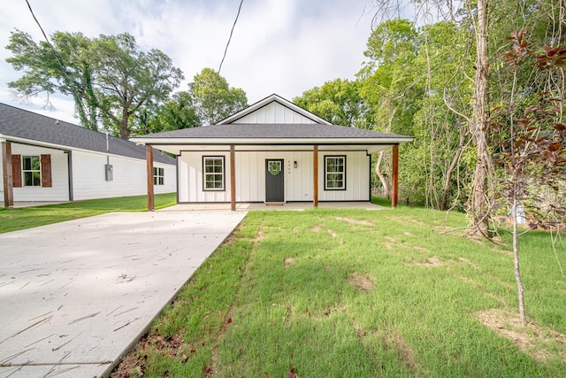 6900 Forrest Rd, Columbus, GA 31907 - modern farmhouse featuring board and batten siding, driveway, a front yard, and covered porch