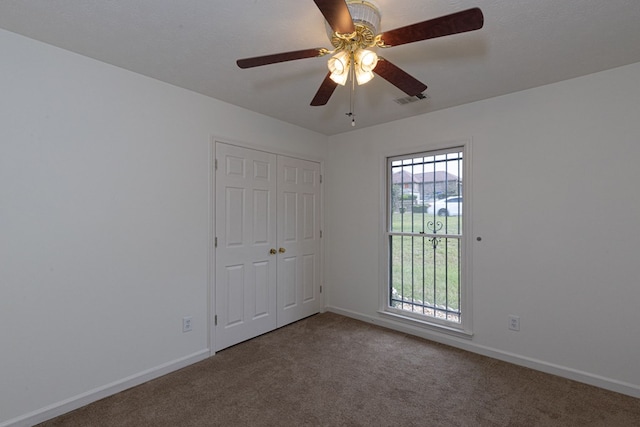 carpeted empty room featuring ceiling fan