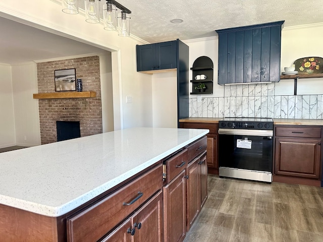 kitchen with dark wood-style floors, electric stove, crown molding, and a textured ceiling