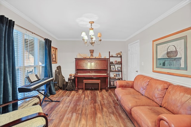 living room with wood-type flooring, crown molding, and a notable chandelier