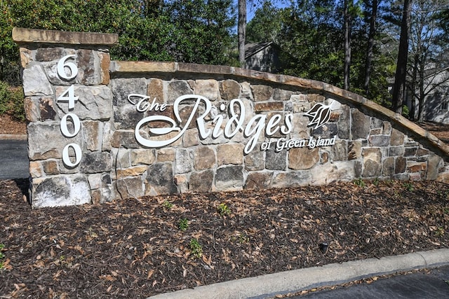 view of community / neighborhood sign