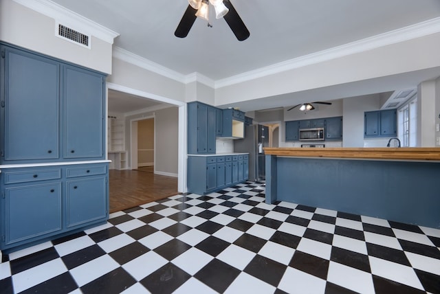 kitchen with blue cabinetry, crown molding, kitchen peninsula, ceiling fan, and stainless steel appliances