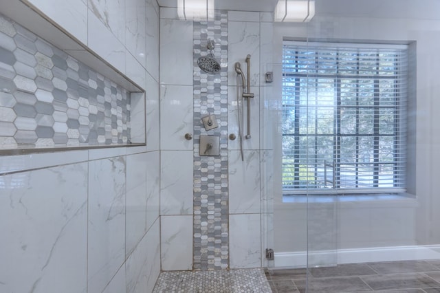 bathroom featuring a tile shower