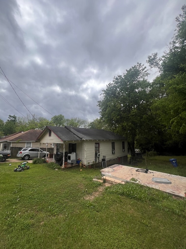 back of house featuring a yard