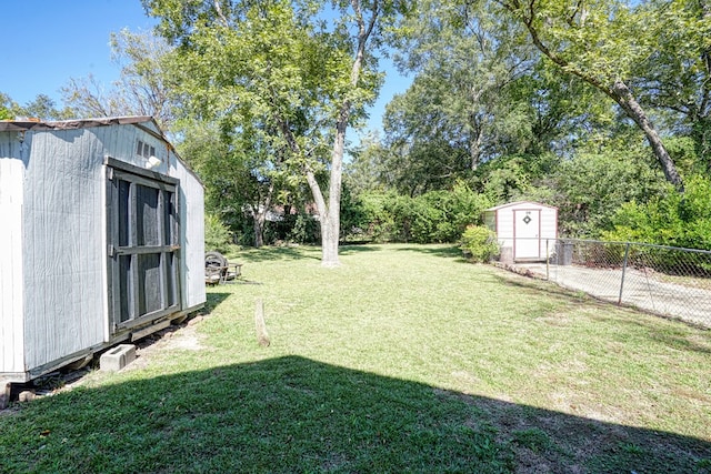 view of yard with a storage unit