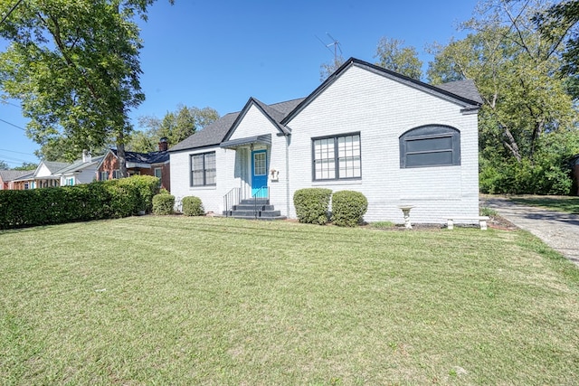 view of front of house featuring a front yard