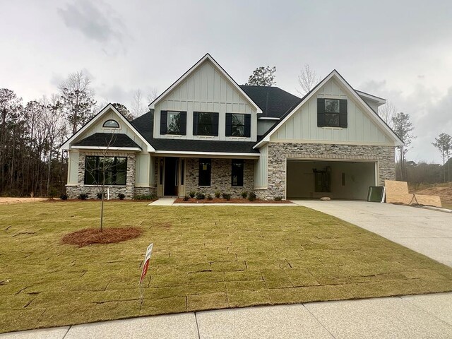 craftsman-style house featuring a porch and a garage