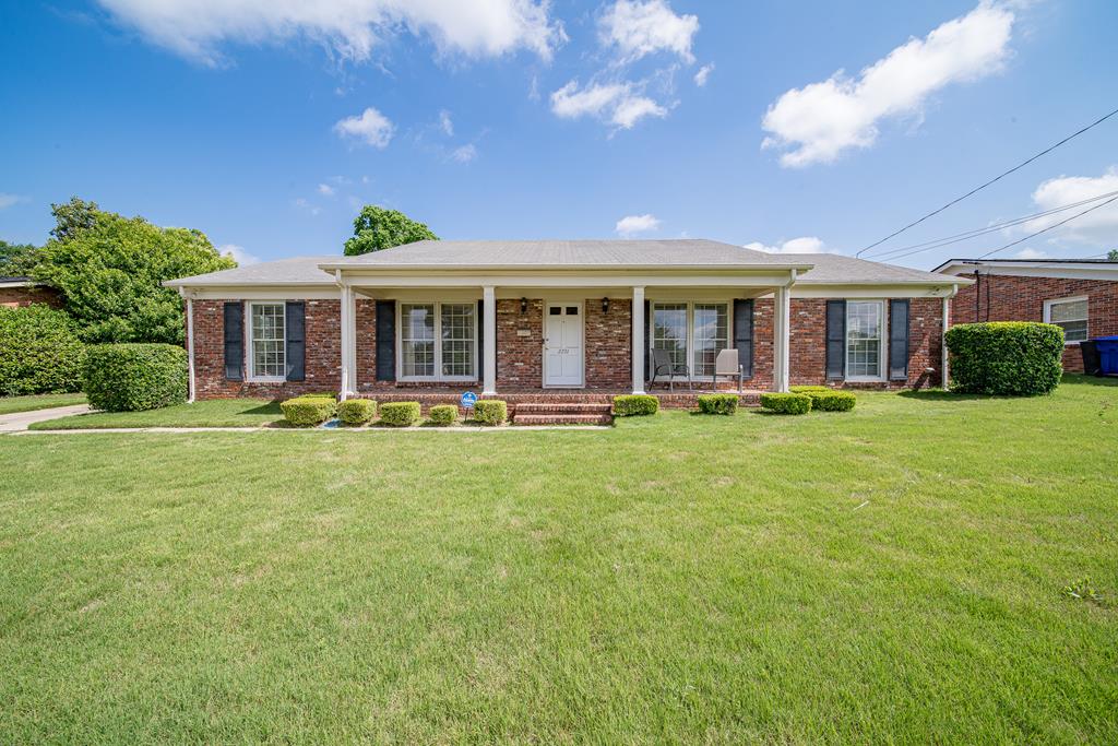 2231 Camelot Pl, Columbus, GA 31904 - single story home featuring a front yard, brick siding, and a porch
