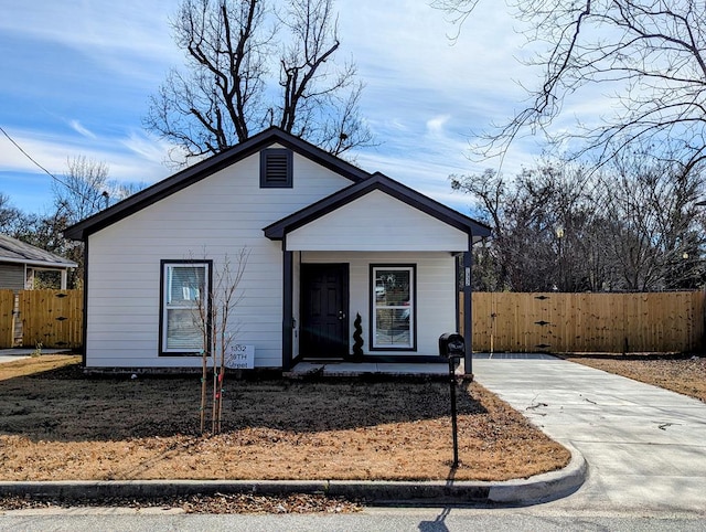 view of front of house featuring covered porch