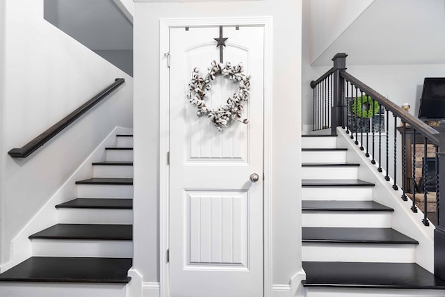 7514 Garrett Rd, Midland, GA 31820 - view of stairs