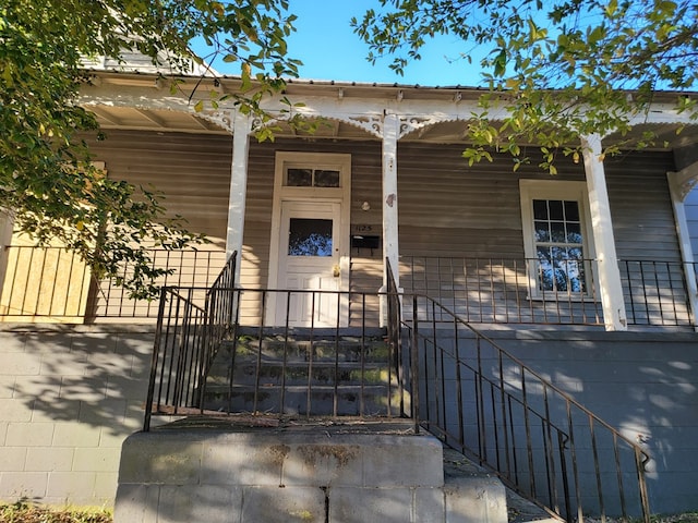 doorway to property with covered porch