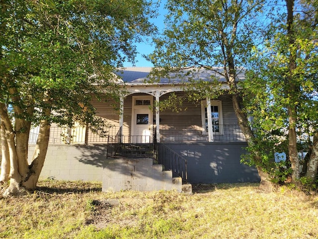 view of front of property with covered porch