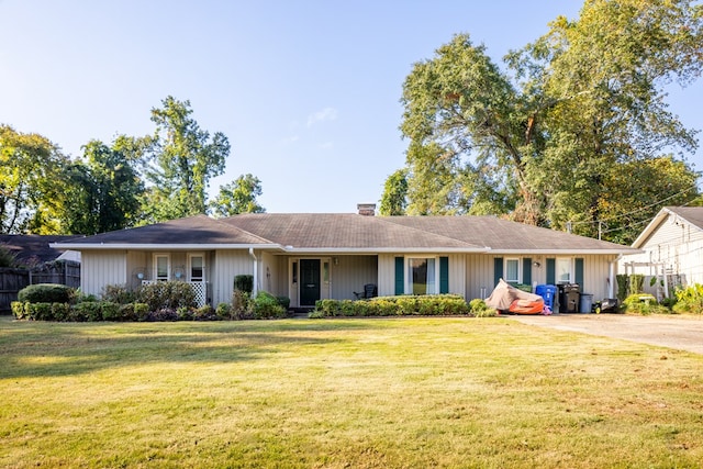 ranch-style home with a front lawn