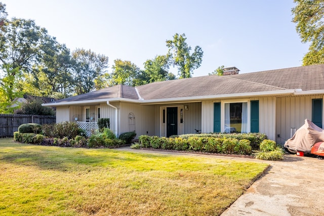 ranch-style home with a front lawn