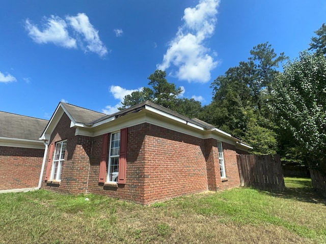 view of side of property featuring a yard