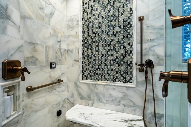 bathroom featuring a tile shower