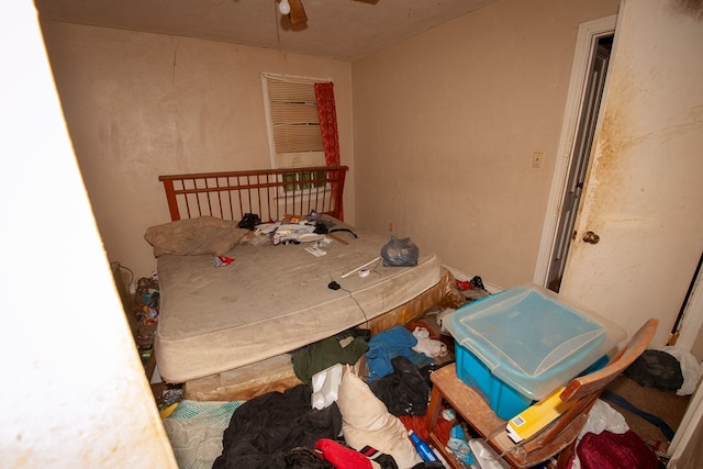 bedroom featuring ceiling fan