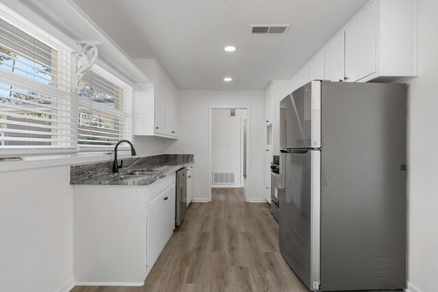 interior space with dark wood-style floors, baseboards, a chandelier, and a wealth of natural light