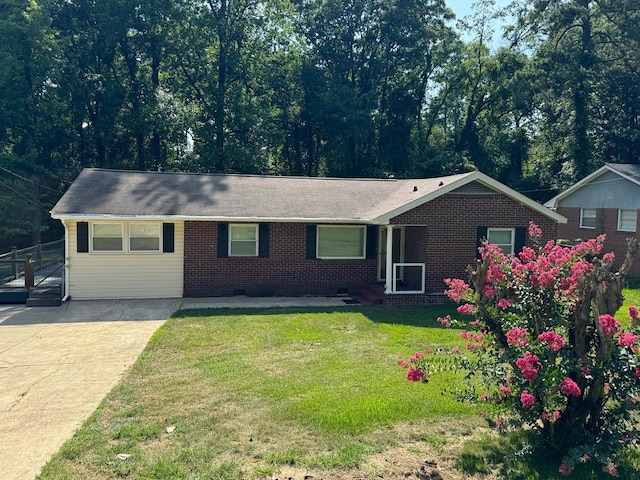 single story home featuring a front lawn