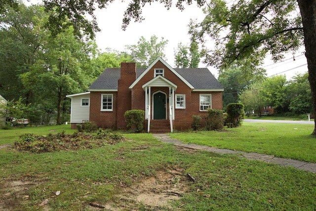 view of front of home with a front lawn