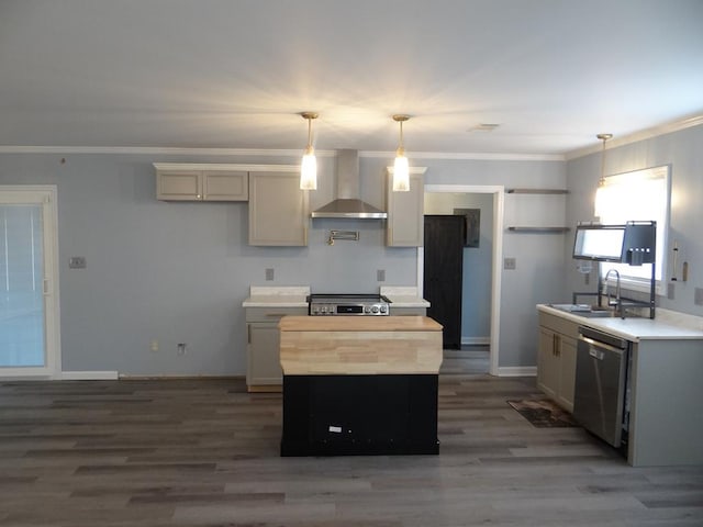 kitchen featuring ornamental molding, a sink, wood finished floors, wall chimney exhaust hood, and dishwasher