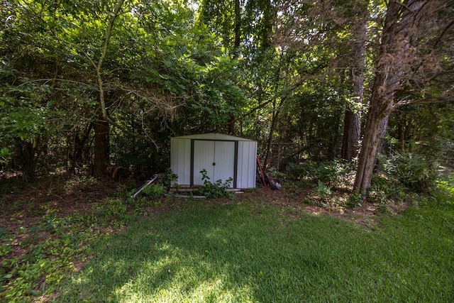 1417 Cloverdale Rd, Columbus, GA 31904 - view of green lawn featuring a shed and a wooded view