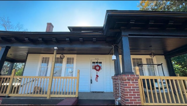 entrance to property featuring a porch