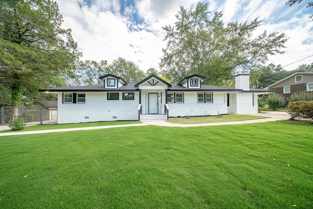 view of front of home featuring a front yard