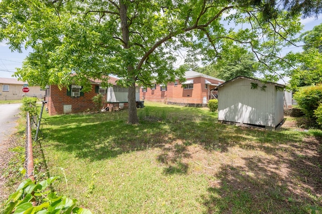 view of yard featuring a storage unit and an outdoor structure