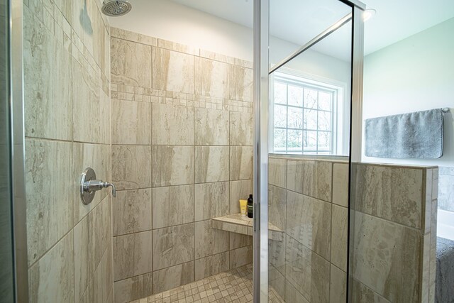 bathroom featuring tiled shower