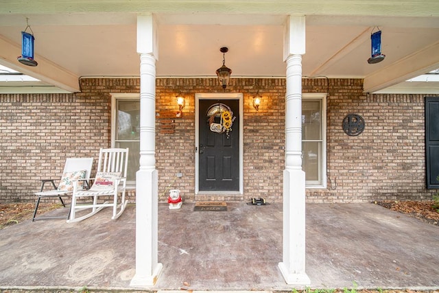 entrance to property featuring covered porch