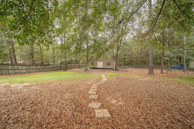 view of yard with an outdoor structure