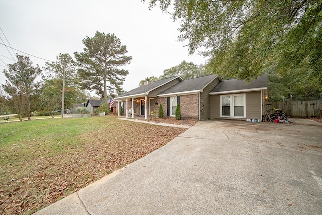 ranch-style house featuring a front lawn