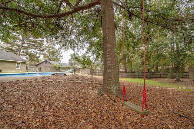 view of yard featuring a fenced in pool