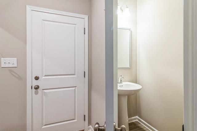 bathroom featuring sink