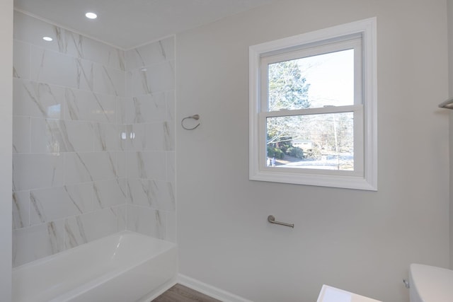 bathroom with tiled shower / bath