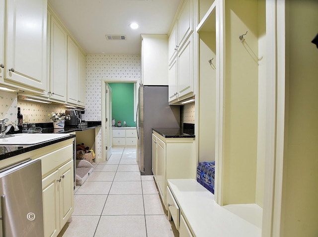 6528 Standing Boy Dr, Columbus, GA 31904 - interior space featuring light tile patterned floors, a sink, visible vents, wallpapered walls, and recessed lighting