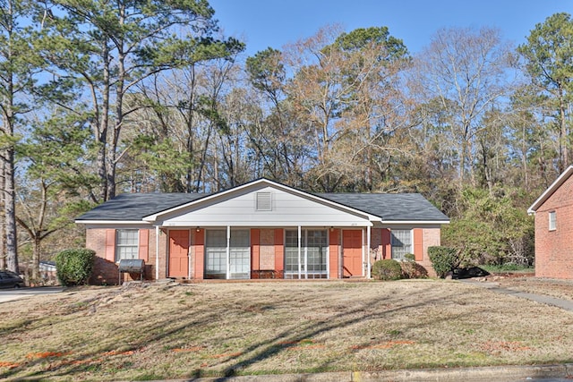 single story home featuring a front yard