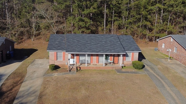 view of front of house with a front yard and covered porch