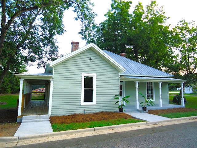 view of front of home featuring a porch